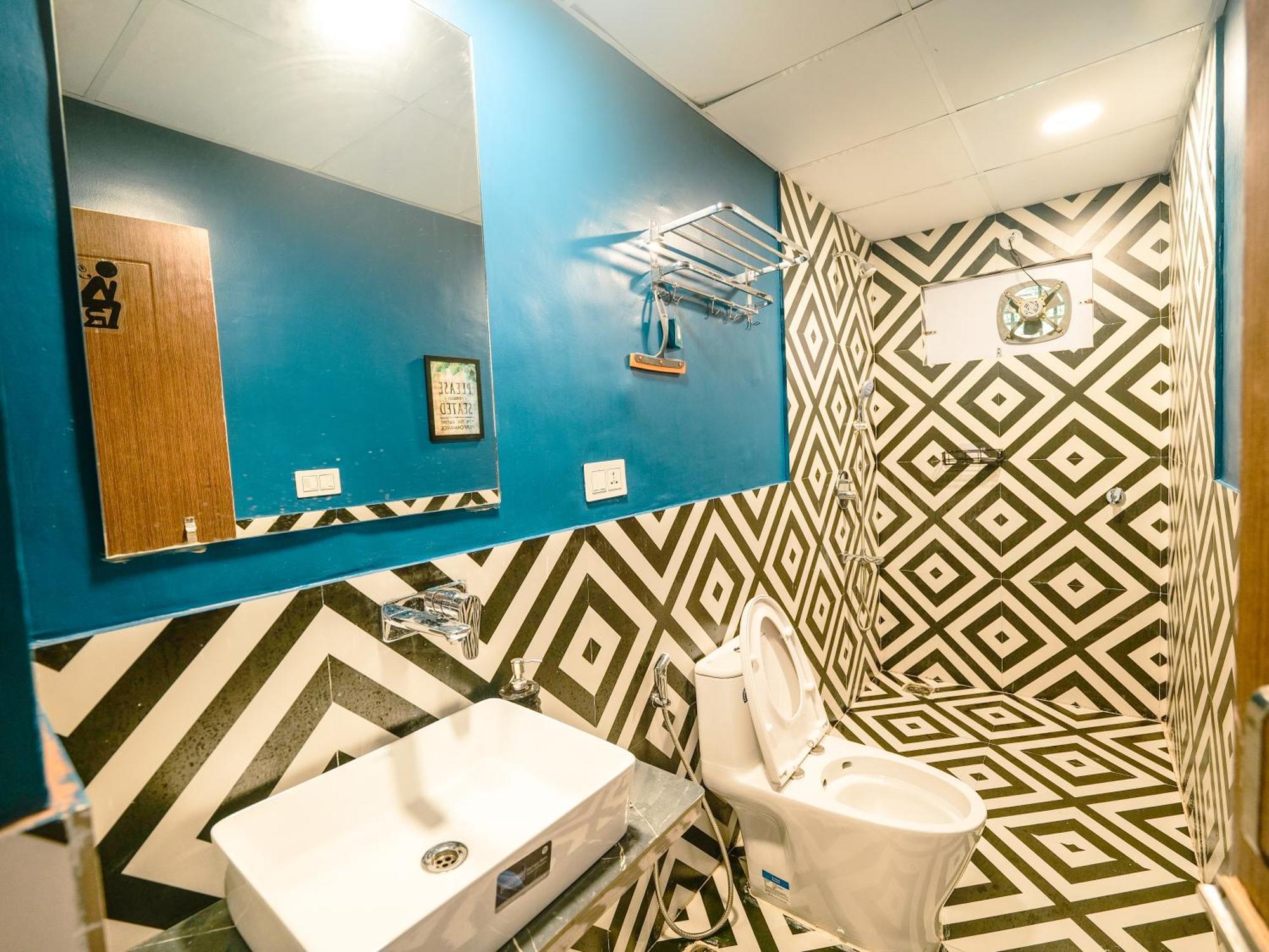 Hoztel Jollygrrant Doon Hostel Rāni Pokhri Екстериор снимка