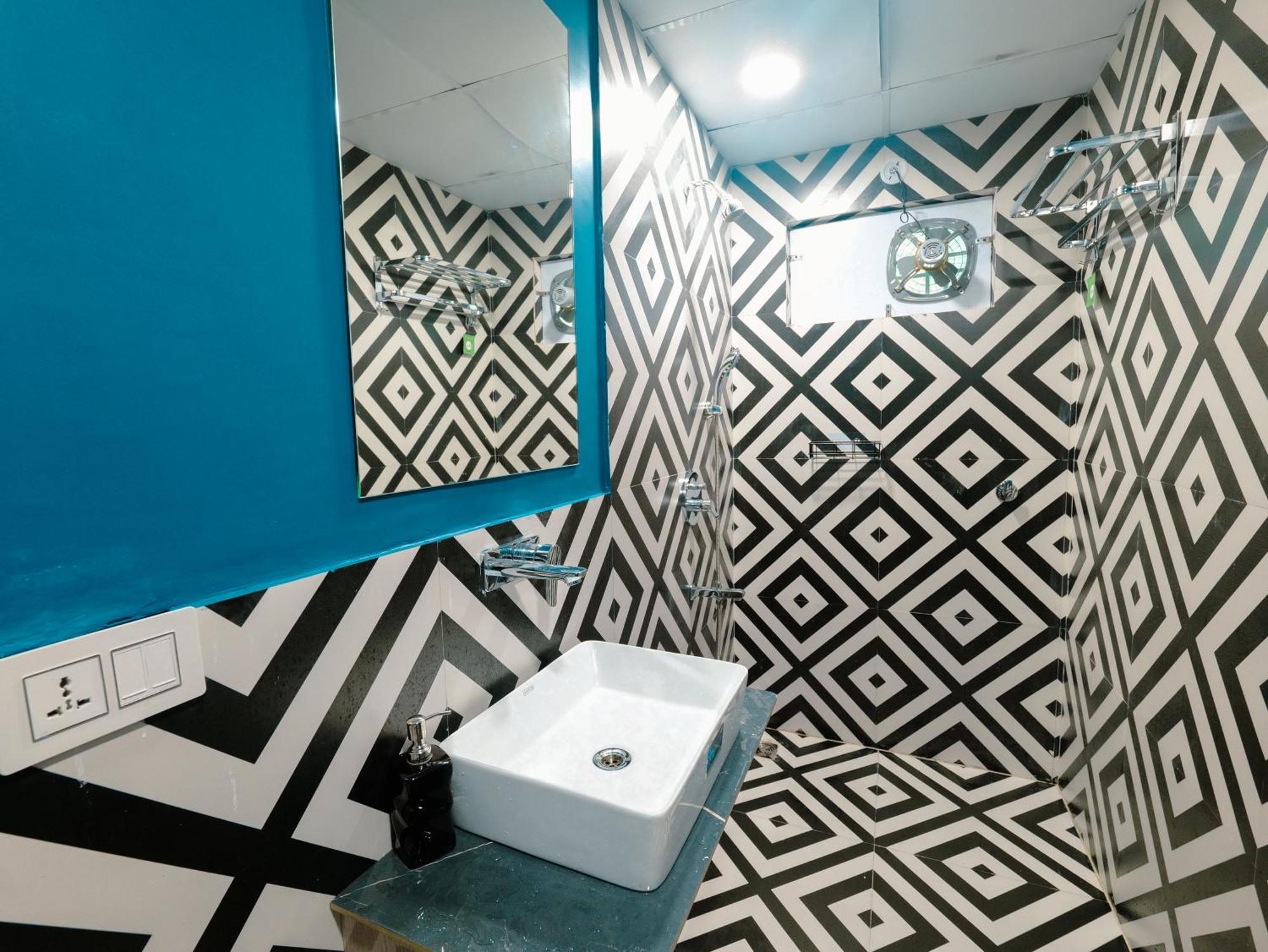 Hoztel Jollygrrant Doon Hostel Rāni Pokhri Екстериор снимка