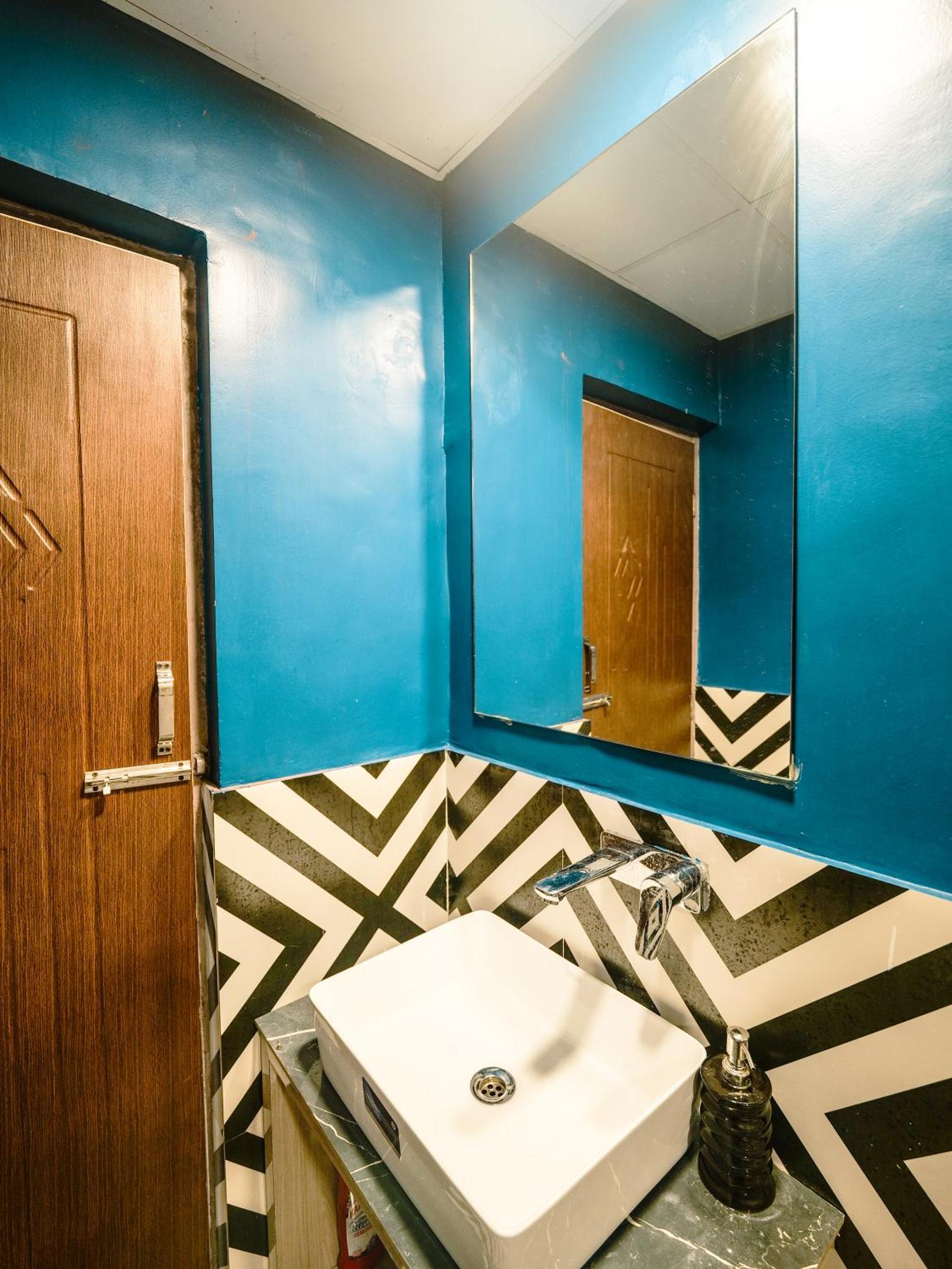 Hoztel Jollygrrant Doon Hostel Rāni Pokhri Екстериор снимка