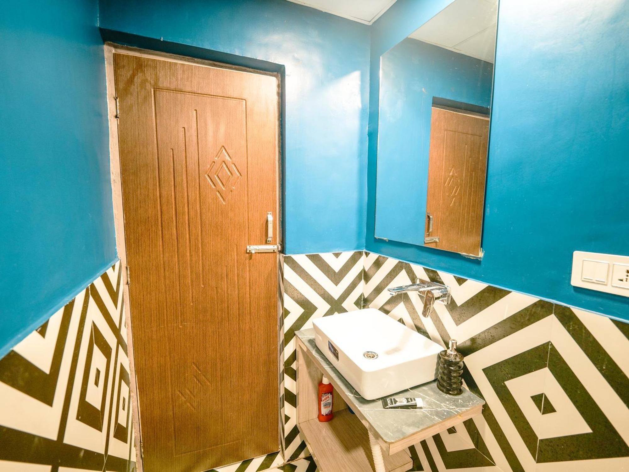 Hoztel Jollygrrant Doon Hostel Rāni Pokhri Екстериор снимка