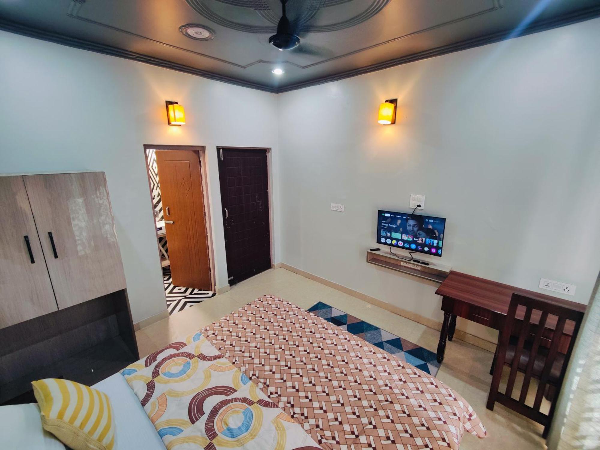 Hoztel Jollygrrant Doon Hostel Rāni Pokhri Екстериор снимка