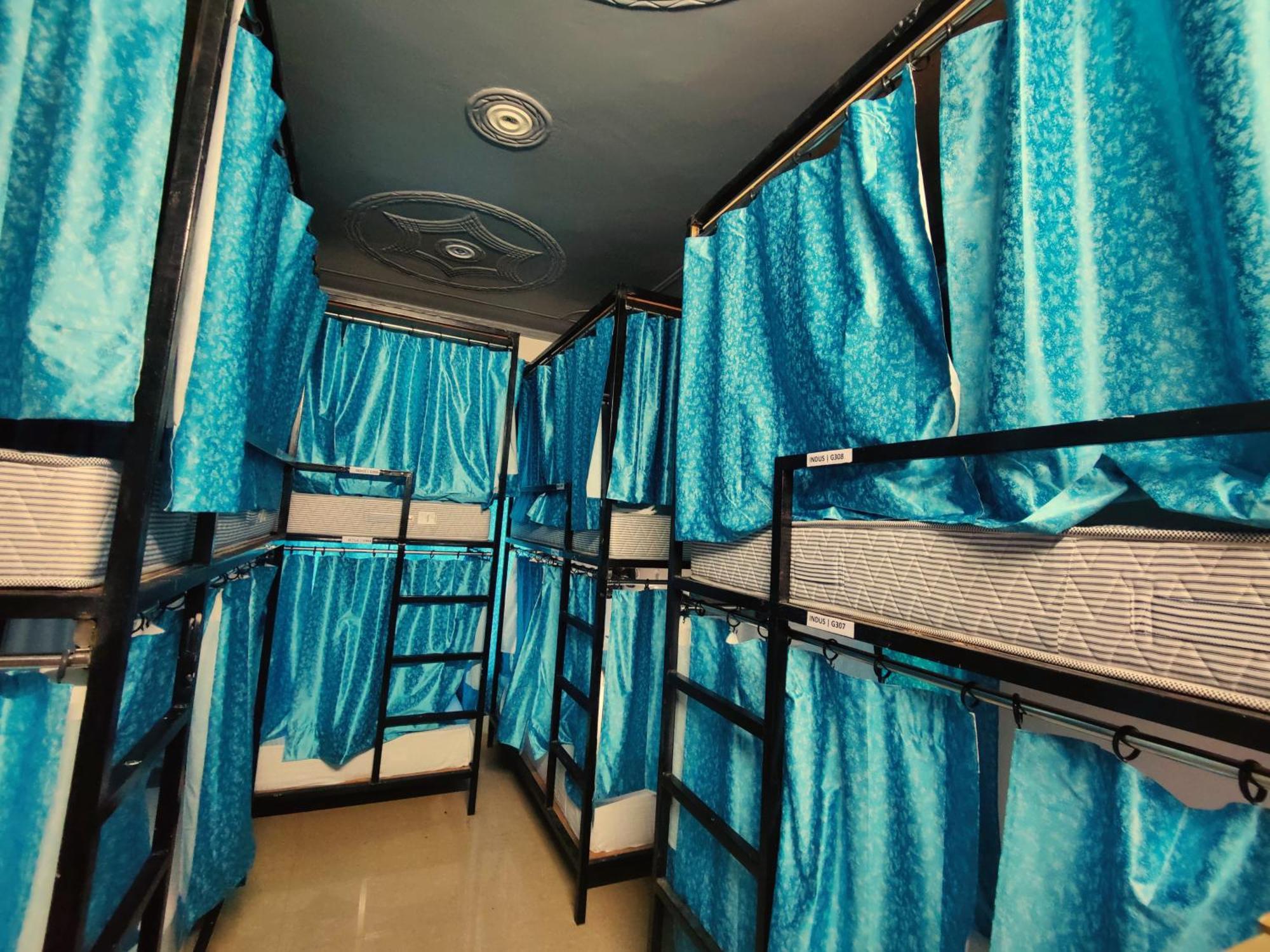 Hoztel Jollygrrant Doon Hostel Rāni Pokhri Екстериор снимка