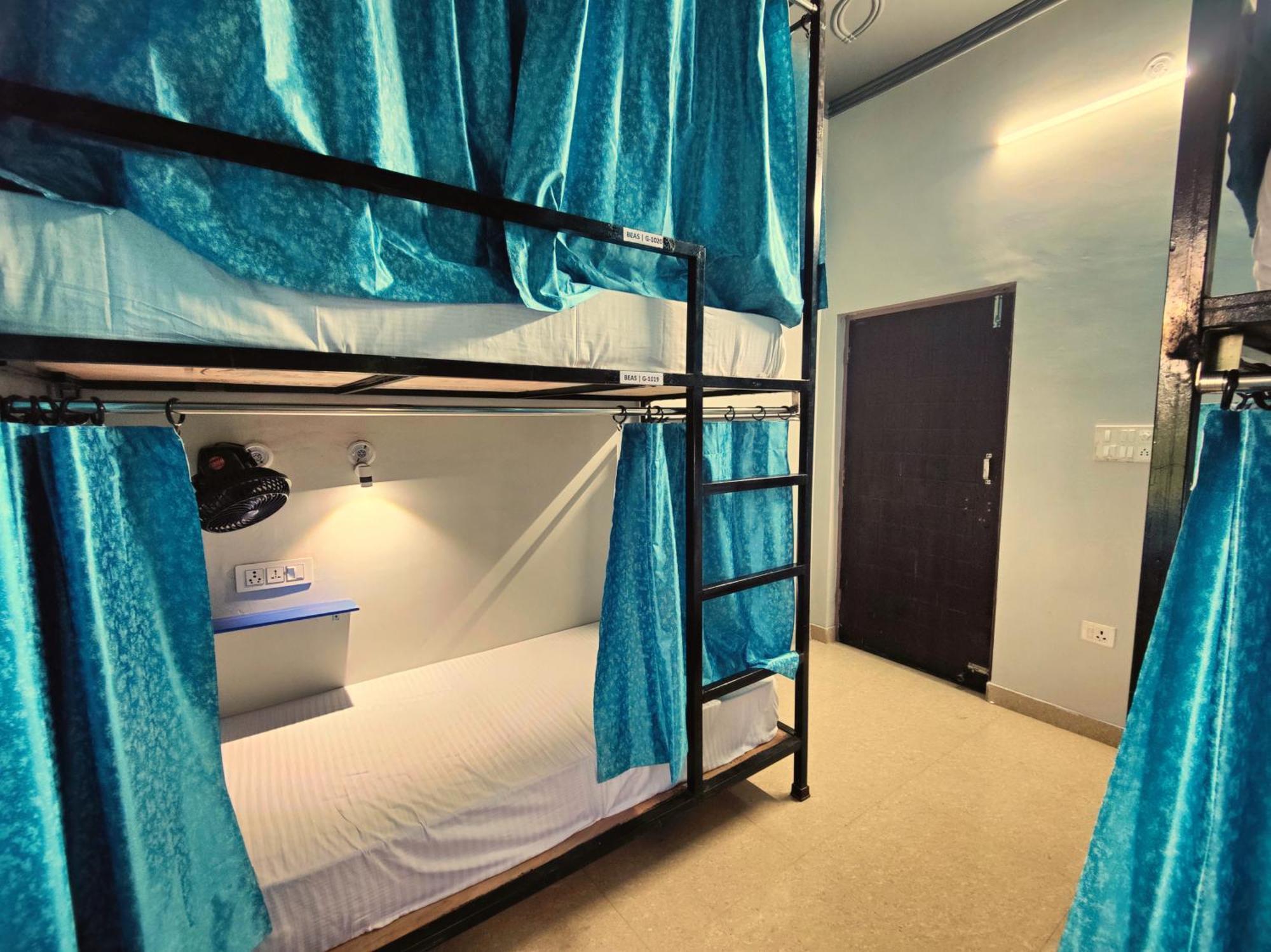 Hoztel Jollygrrant Doon Hostel Rāni Pokhri Екстериор снимка